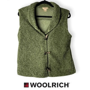 Woolrich Green Vest  with Tooth Hooks